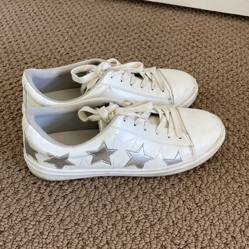 white star low tops!!